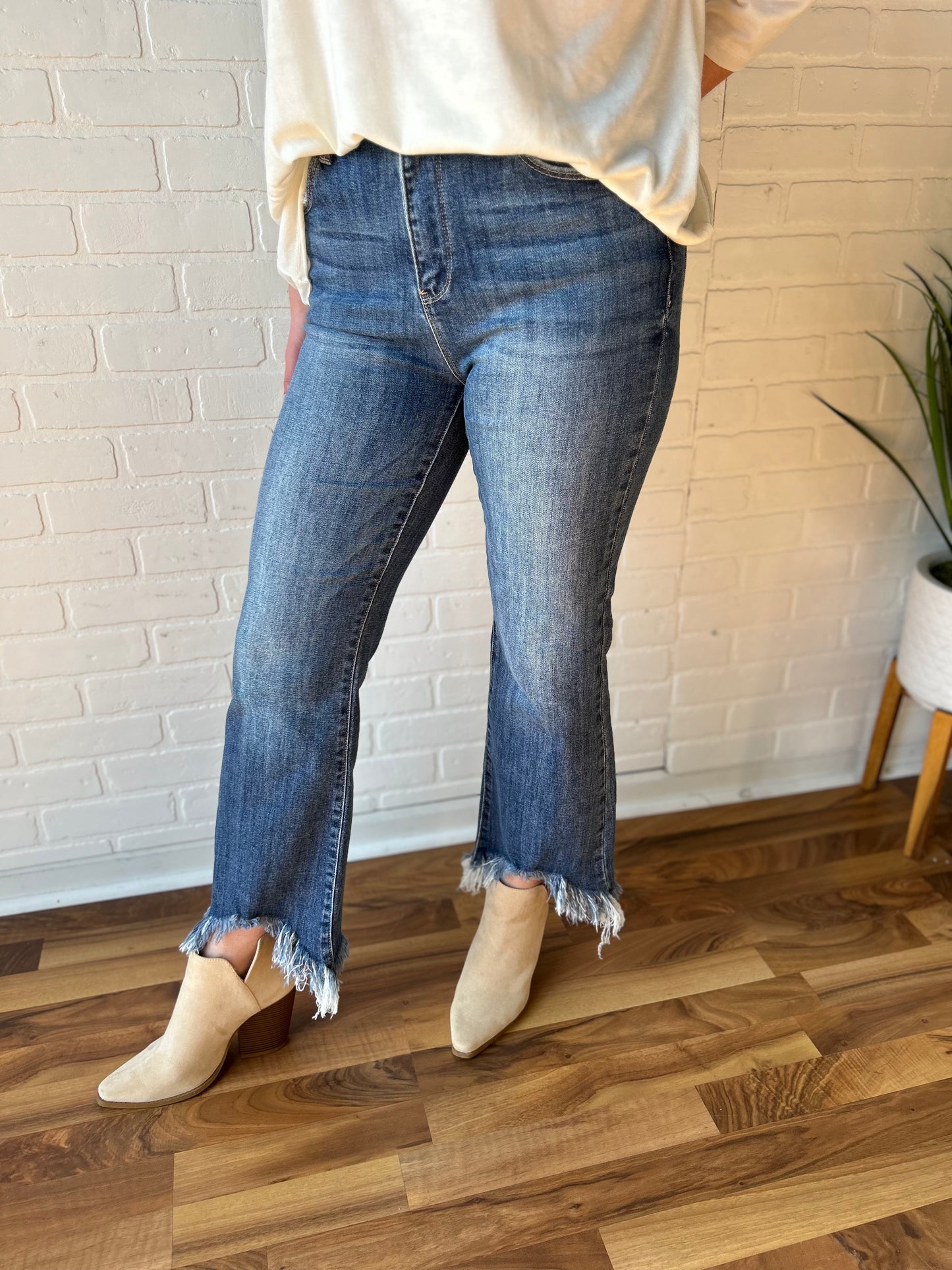 High Rise Fray Hem Jeans